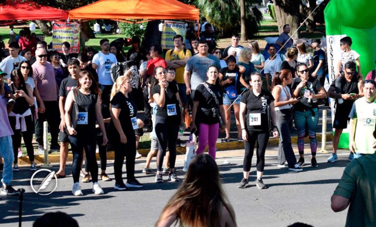 Este sábado se corre la clásica Carrera de Mozos y Camareras en Rosario