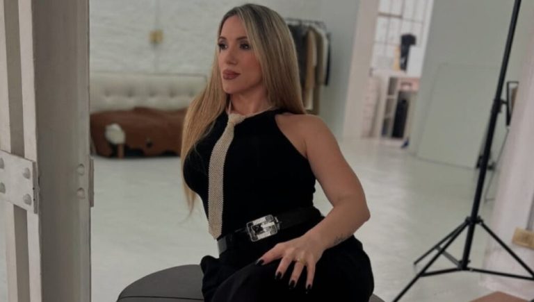 Quién es Romina Cheij, la ex conejita de Playboy que entrevistó a Alberto Fernández en su última aparición pública