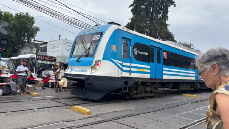 Tren Sarmiento: tras el descarrilamiento y las quejas debuta un nuevo esquema de horarios con más frecuencias