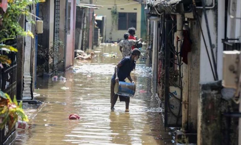 Indonesia, Sri Lanka y Tailandia, devastadas por las inundaciones con miles de desaparecidos