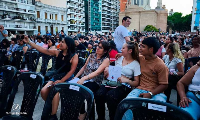 Unos 1800 emprendedores recibieron su diploma de los cursos de oficios entre Municipalidad y UNR