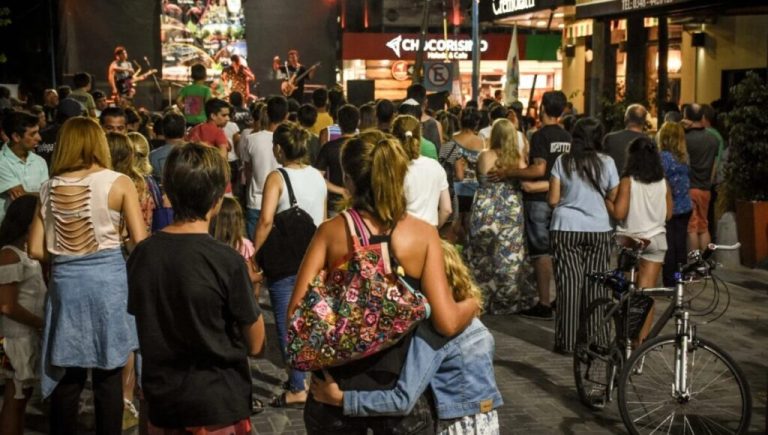 Llega a Belén de Escobar la Noche Ochentosa: cómo será el evento con música en vivo, feria y gastronomía