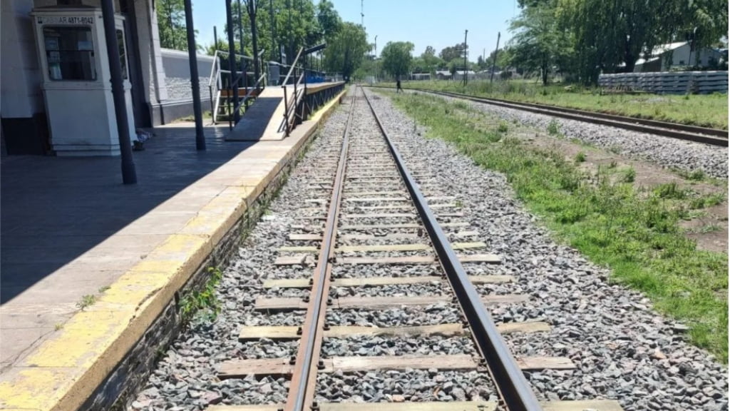 En la estación Navarro del tren Belgrano Sur se observa el trabajoa finalizado.