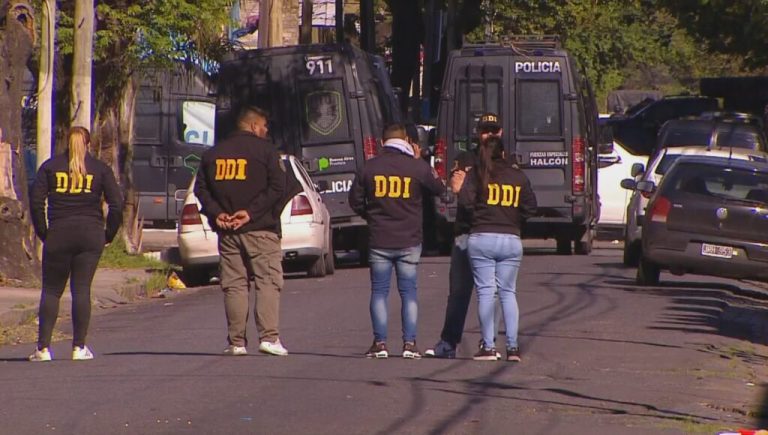 Inédito operativo en Burzaco: atraparon en pleno torneo de fútbol a un hombre que estaba prófugo hace un año