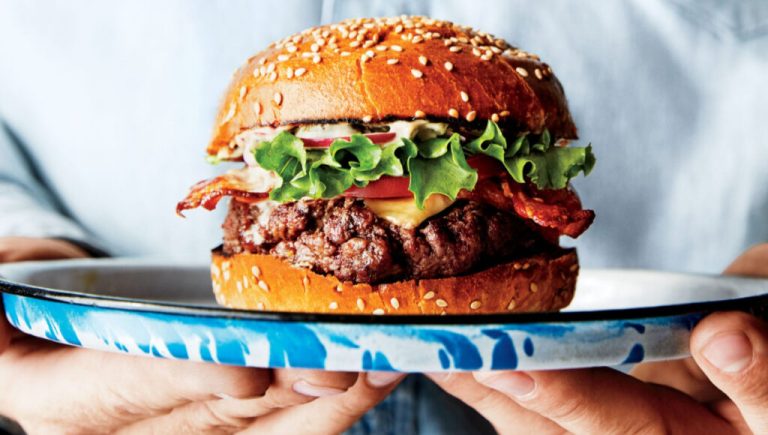 Noche de hamburguesas en Vicente López: cuándo es VL Burger y qué locales ofrecen grandes promos