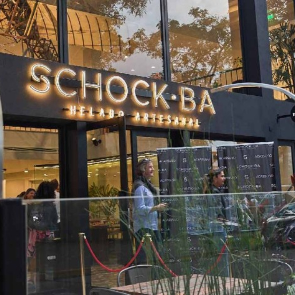 Luciano Barosio creó en 2022 la heladería Schock.BA, un reducto gourmet ubicado en el corazón de Acassuso, en Avenida Libertador 15040.