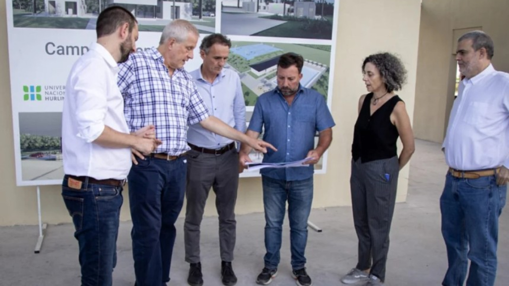 El nuevo Campo de Deportes de la Universidad de Hurlingham (UNAHUR) transita su etapa final de obra. Está ubicado en el barrio Los Patitos de William Morris.