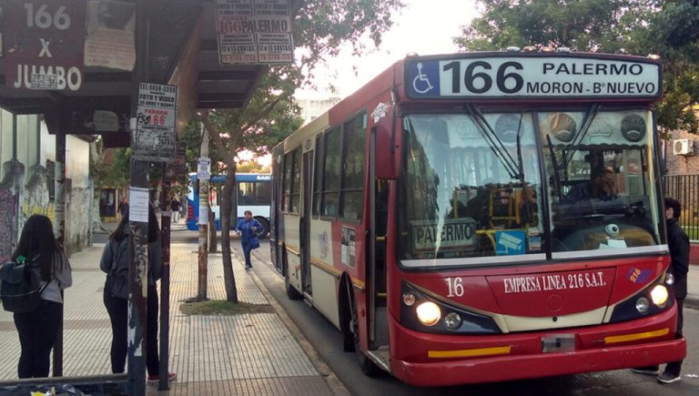 En otro golpe al bolsillo, el boleto del colectivo aumenta hasta un 41%: a qué líneas afecta y cuándo se aplica