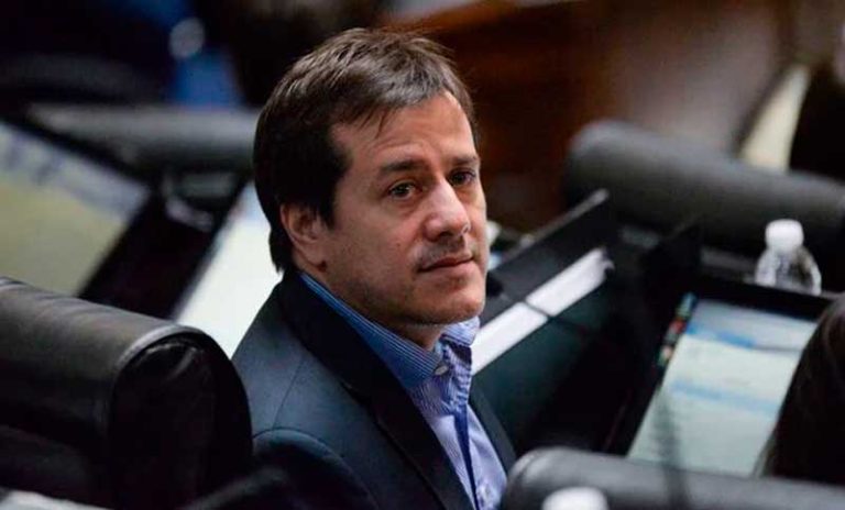 Reforma laboral: Recalde afirmó que «hubo acuerdos por fuera del recinto y maniobras para garantizar su aprobación»