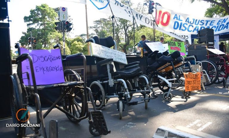 El sector Discapacidad advierte que los aumentos no alcanzan y sostiene que “la emergencia continúa”