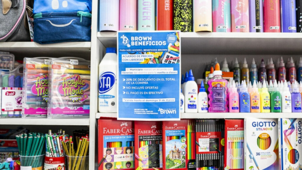 Almirante Brown, útiles escolares, asado, ofertas.