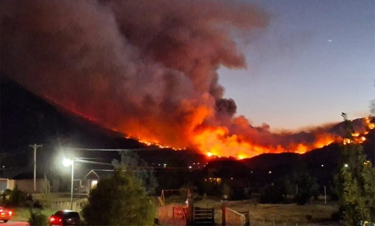 Tras el alivio de las lluvias, sigue el combate contra los incendios en Chubut