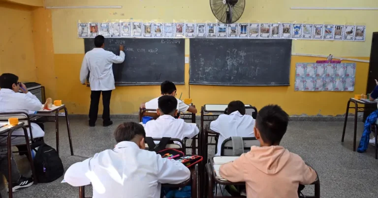 🔴 PROVINCIALES | El 23 de febrero regresan los docentes a sus escuelas y las clases inician el 2 de marzo