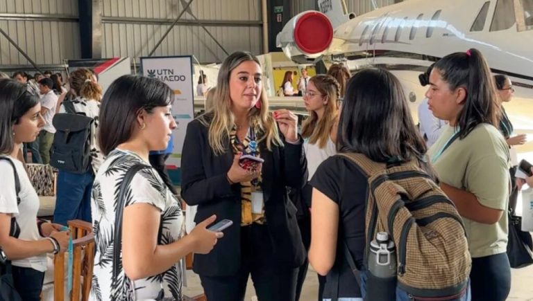 «Cielos Abiertos» llega al Aeropuerto de Morón: así será el evento gratuito de aviación exclusivo para mujeres