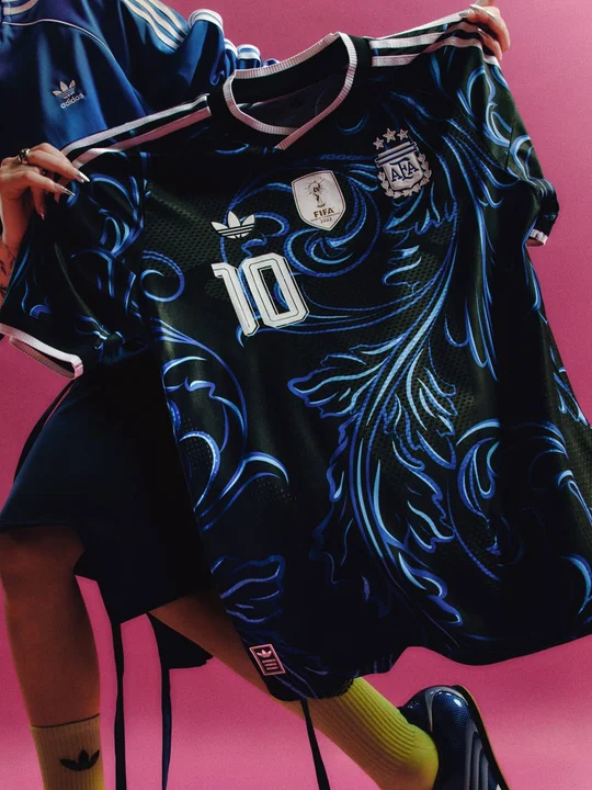 🔴 NACIONALES | Argentina tiene nueva camiseta para el Mundial: detalles, versiones y precios del modelo alternativo