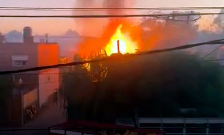 Buenos Aires: incendio en un depósito clandestino de garrafas generó explosiones, pánico, heridos y evacuados