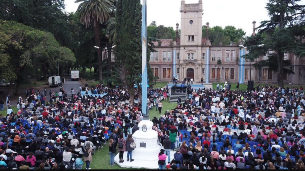 Una multitud estuvo en el Instituo Pellegrini, durante la presentación de la nueva rectora de la Universidad de Pilar.
