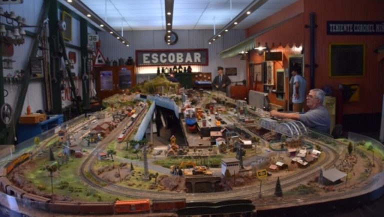 La amistad y la pasión por los trenes los llevó a armar un fabuloso museo sobre rieles en Escobar