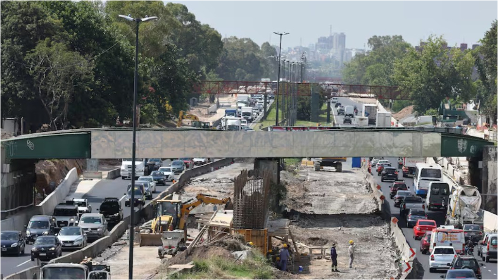 Por la obra sobre la autopista Dellepiane, durante todo el fin de semana largo habrá cortes y desvíos para llegar desde la Ciudad hasta el Aeropuerto de Ezeiza.