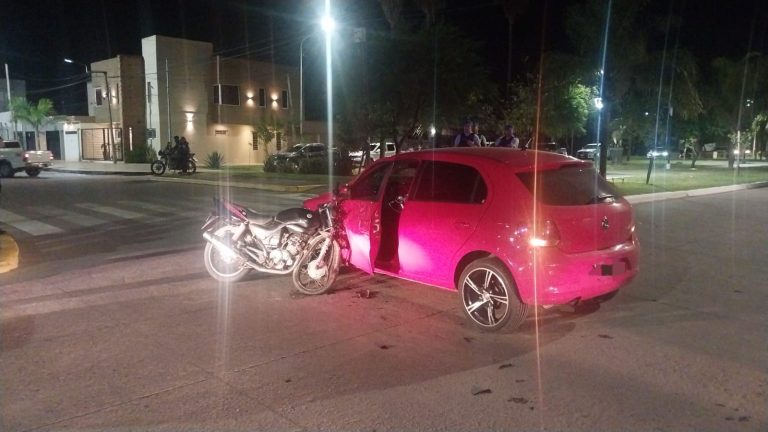 🔴 SÁENZ PEÑA | Un joven motociclista permanece grave tras un accidente y su familia pide cadena de oración