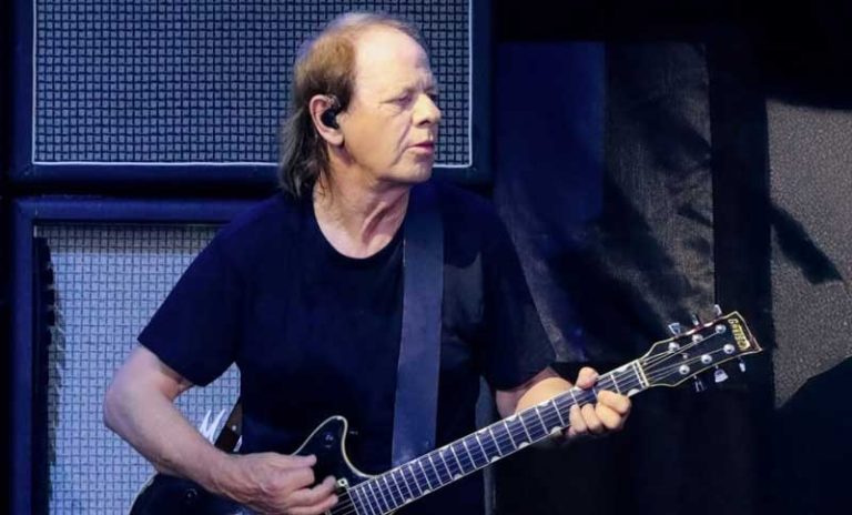 El guitarrista de AC/DC fue internado de urgencia en Buenos Aires