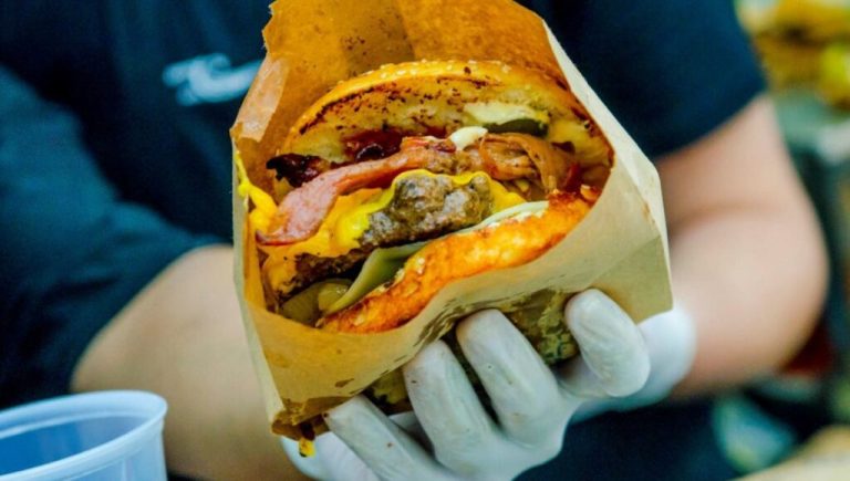 Noche de las Hamburgueserías en CABA: los locales adheridos para conseguir combos con 50% de descuento