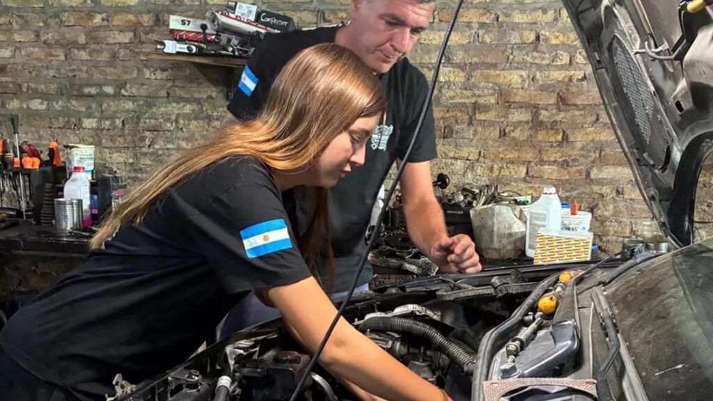 Burzaco, Candela Narvaja, mecánica