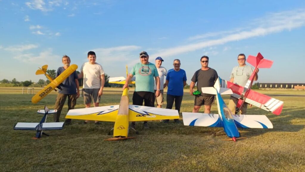 González Catán, aeromodelismo, Volando en Otoño