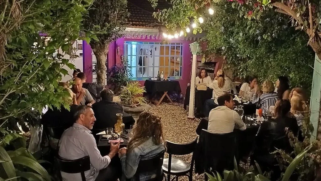 La historia de los Bidegaray, los hermanos que transformaron el hogar de sus abuelos en una vinoteca con librería: cómo es el impresionante local de Florida