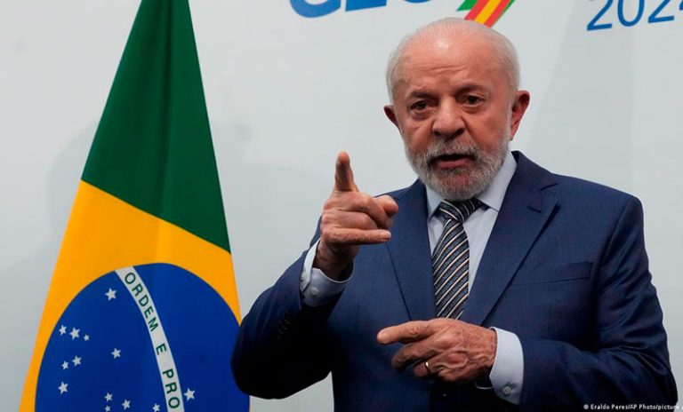 Lula propone reducir la jornada laboral en Brasil, mientras Milei recorta derechos laborales
