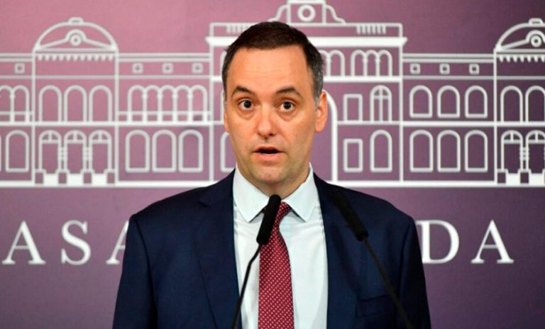 Adorni, contra las cuerdas: allanan tres sucursales de la inmobiliaria vinculada a la compra del departamento en Capital Federal