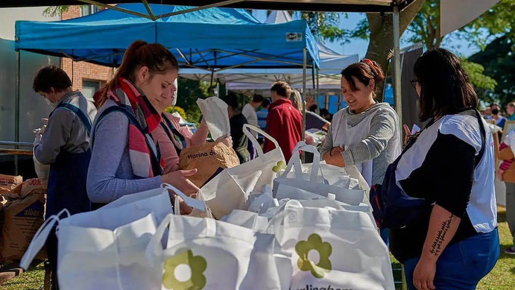 Vuelven los mercados populares de Hurlingham con grandes descuentos en alimentos: qué productos ofrecen y dónde estarán