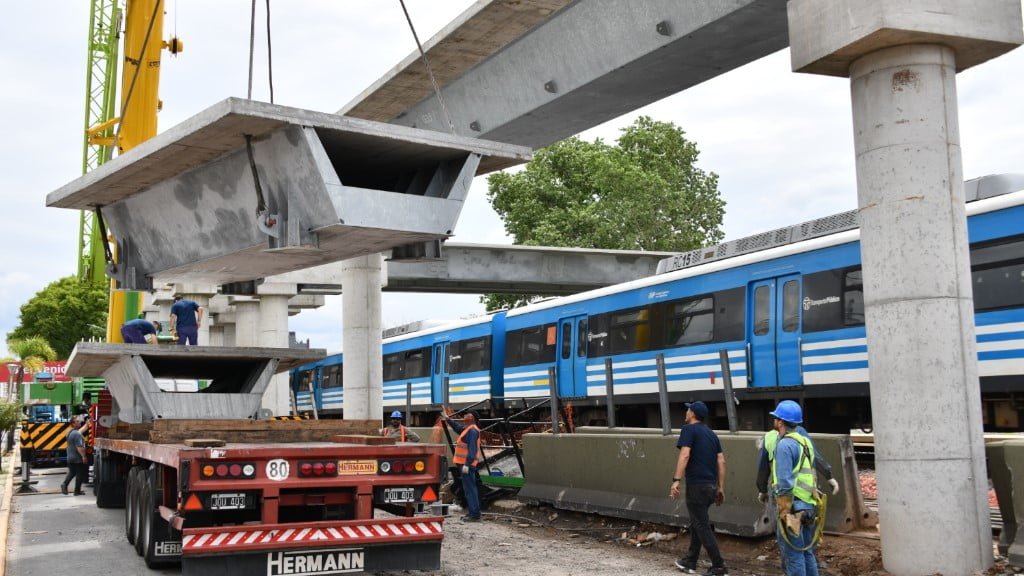Una mega obra en Haedo en riesgo de quedar inconclusa: qué decisión se tomó con los puentes sobre las vías del tren Sarmiento