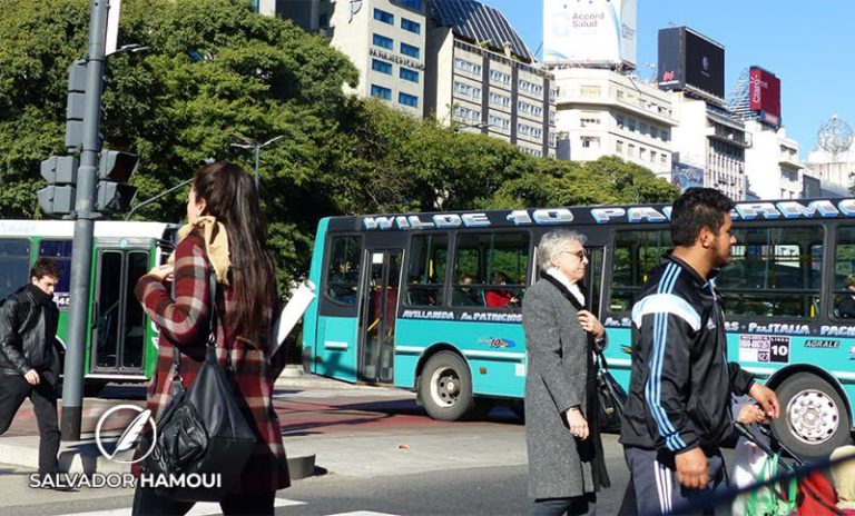 El boleto de colectivo en Buenos Aires multiplicó su precio por 16 en la gestión Milei