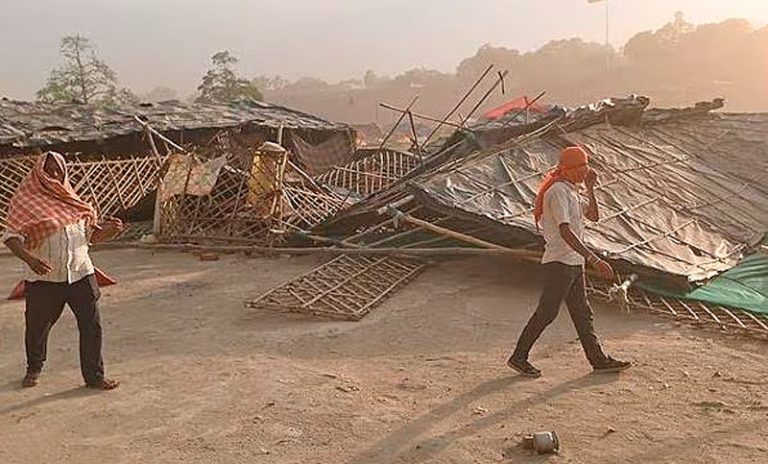 Más de un centenar de muertos y decenas de heridos dejó una violenta tormenta en la India