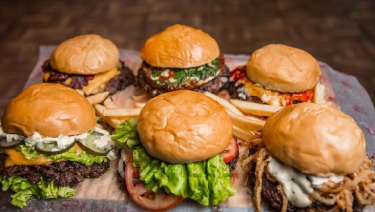 Tres de Febrero: combos especiales, 2×1 y sorteos por el Día Mundial de la Hamburguesa en todos los barrios