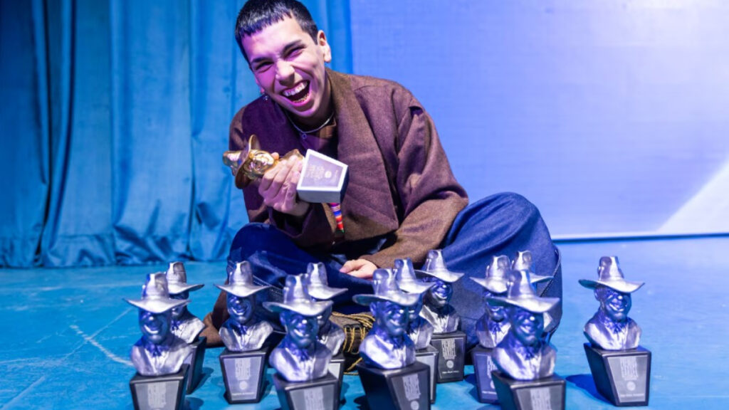 MIlo J fue el gran protagonista de los Premios Carlos Gardel: estuvo nominado a 18 categorías y ganó en 12, entre ellas la preciada estatuilla de oro.