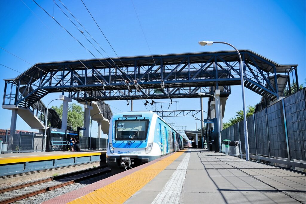 Adiós a las “escaleras al cielo” de Guernica: así es la nueva estación del tren Roca que terminó con una postal del Conurbano