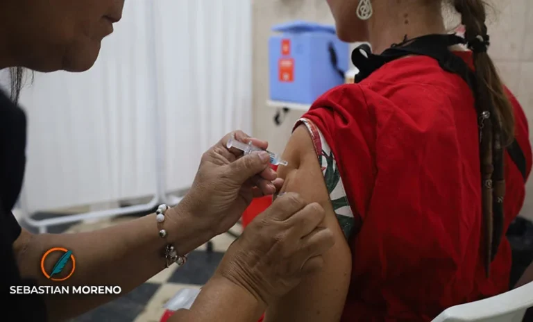La campaña de vacunación antigripal en Santa Fe alcanzó a casi 350.000 santafesinos