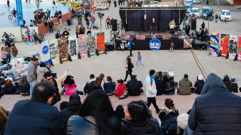 Festival Rosario Sin Frío: importante concurrencia de público para ayudar a comedores y personas en situación de calle