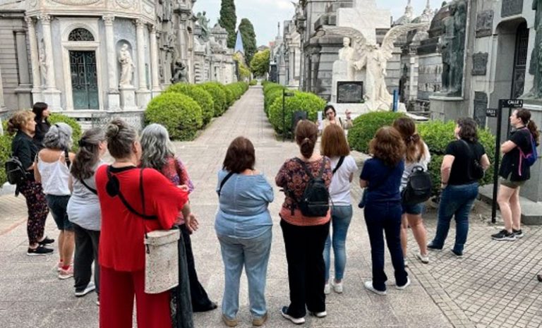 El cementerio El Salvador propone un recorrido con perspectiva de género