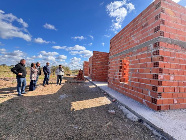 🔴 PROVINCIALES | Avanzan las obras que harán realidad el sueño de la casa propia para 53 familias de Charata