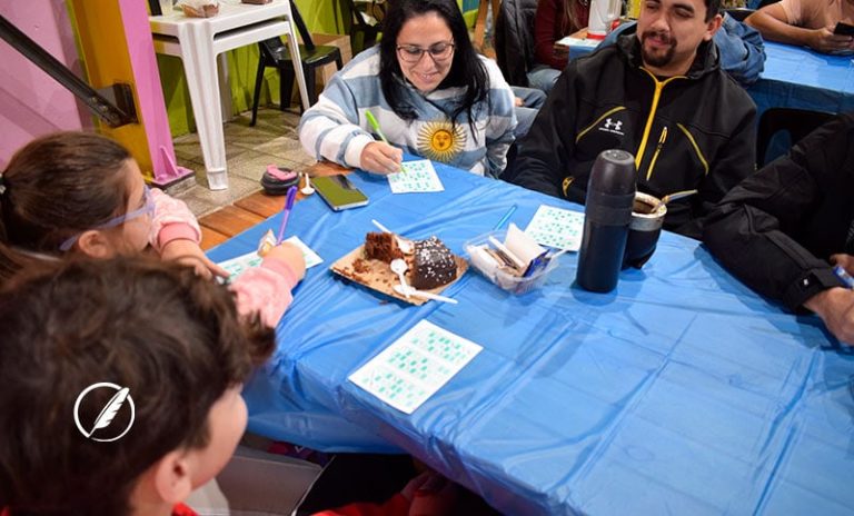 Con el objetivo de juntar fondos para participar de un torneo internacional, el equipo de Taekwondo de AEC realizó un bingo solidario