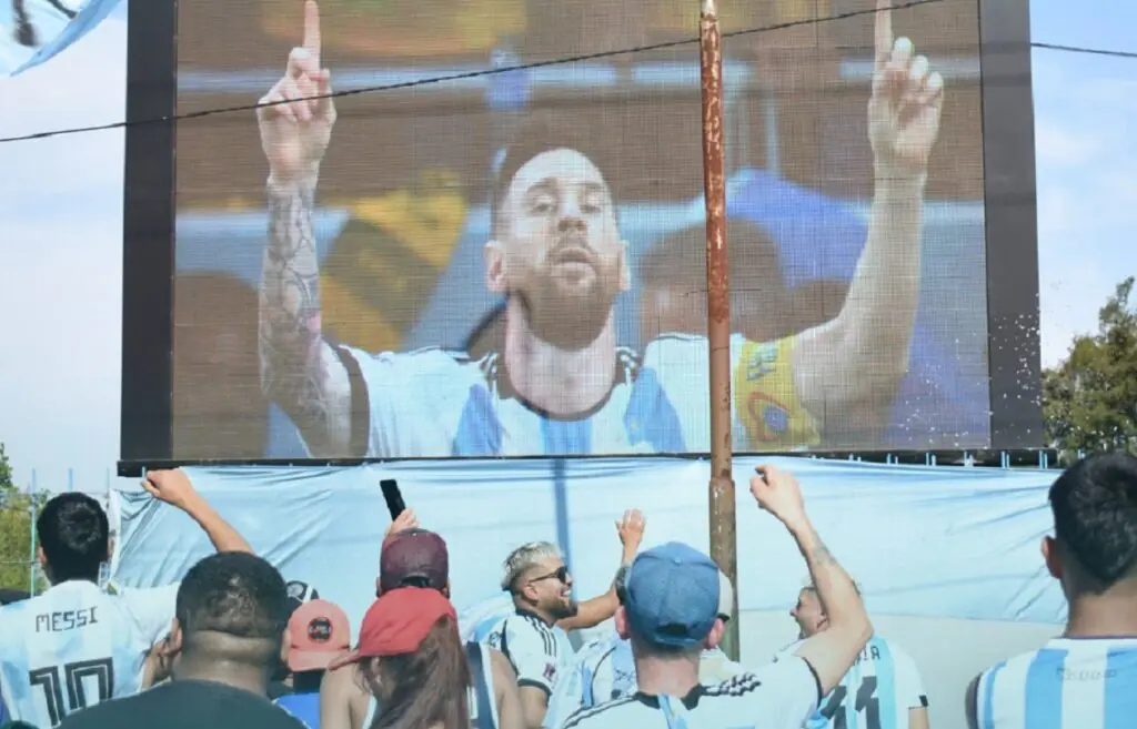 Fiebre mundialista: cuáles son los Fan Fest del Conurbano donde se podrá ver Argentina-Países Bajos en pantalla gigante