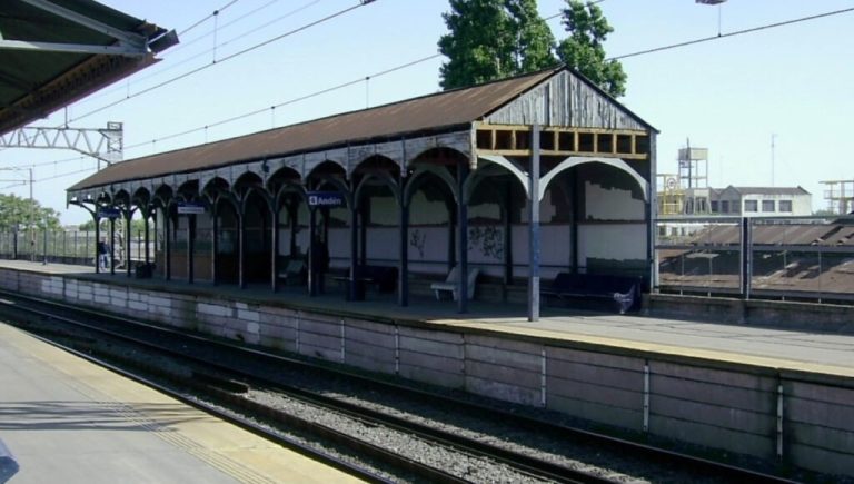 Tren Roca: tras dos años y medio paralizadas, relanzan las obras en una estación clave para los usuarios