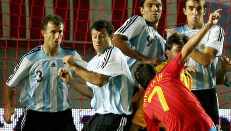 El premio grande de Rodolfo Arruabarrena: es uno de los 6 futbolistas que jugó con Maradona y Messi
