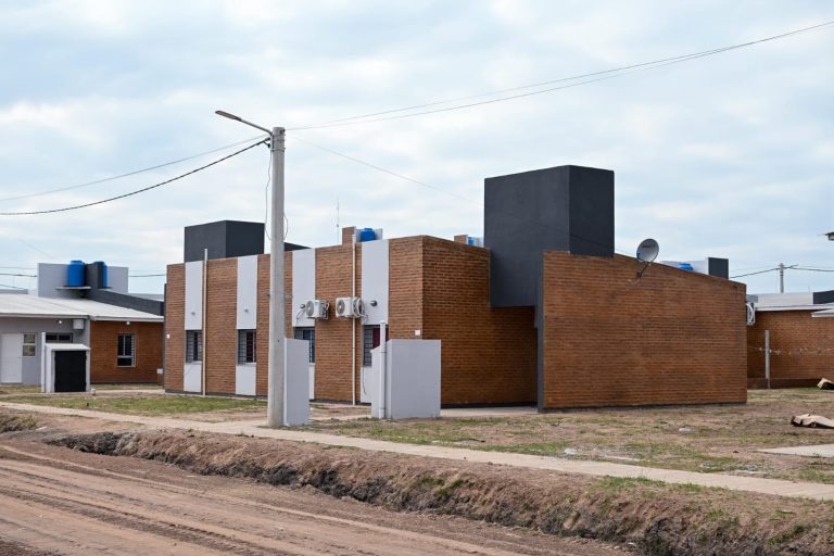 🔴 PROVINCIALES | El IPDUV recuerda la importancia de tramitar el título de propiedad de la vivienda