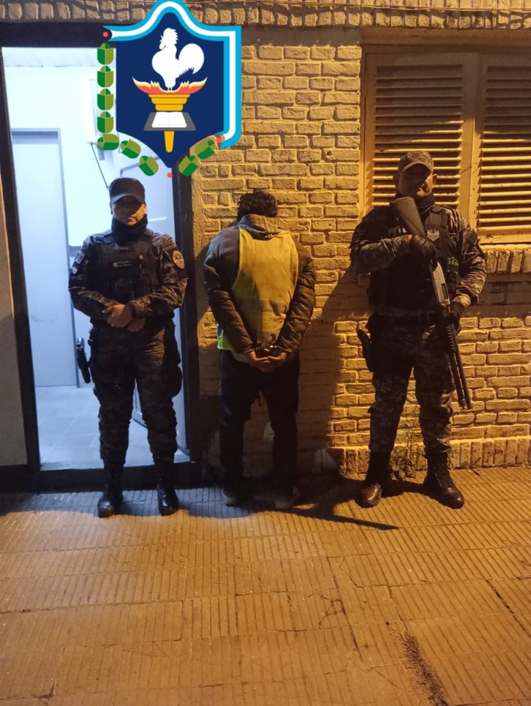 🔴 POLICIALES | Detuvieron a un joven con herramientas presuntamente robadas tras ser detectado por cámaras de vigilancia