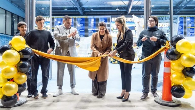 Inauguraron en Moreno el frigorífico que fue furor por una convocatoria laboral de miles de personas
