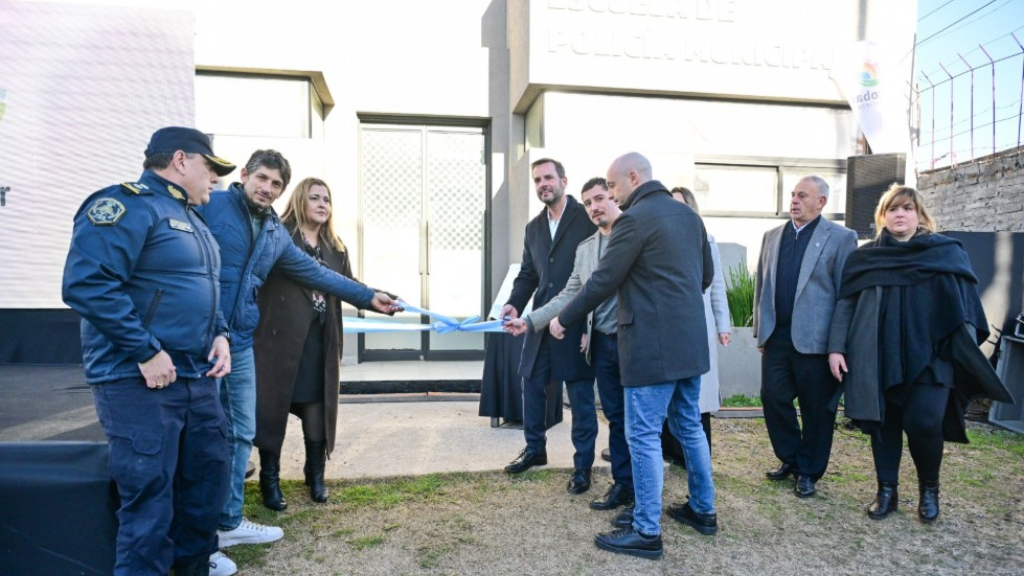 En el Polo de Seguridad de Garín, el intendente Ariel Sujarchuk inauguró formalmente la Escuela de Entrenamiento y Reentrenamiento de la Policía Municipal de Escobar.